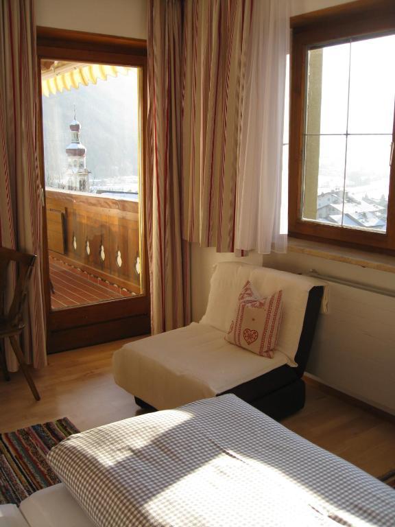 Haus Bergheimat - Familie Oberacher Guest House Fulpmes Rom bilde