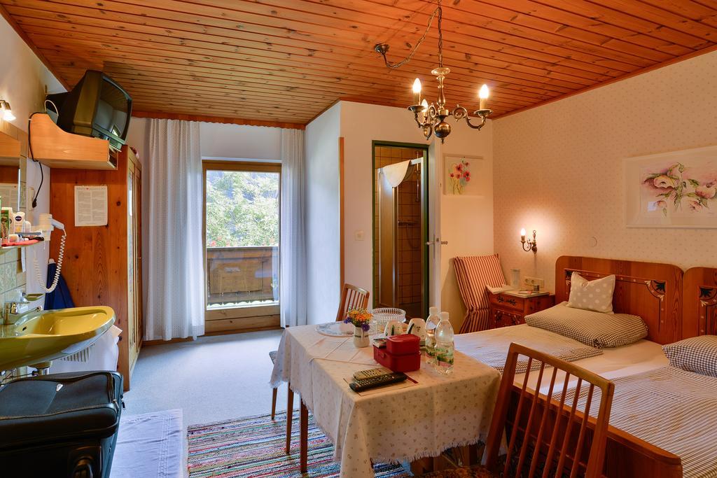 Haus Bergheimat - Familie Oberacher Guest House Fulpmes Rom bilde
